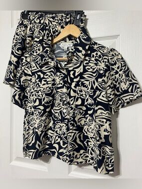 She + Sky Women’s Matching Short Set Navy Blue & Cream Floral Button Up NWT S